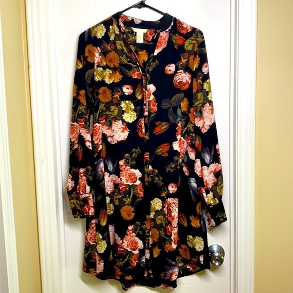 H&M Dresses & Skirts - H&M - Black Floral Dress with Long Sleeves Size 2